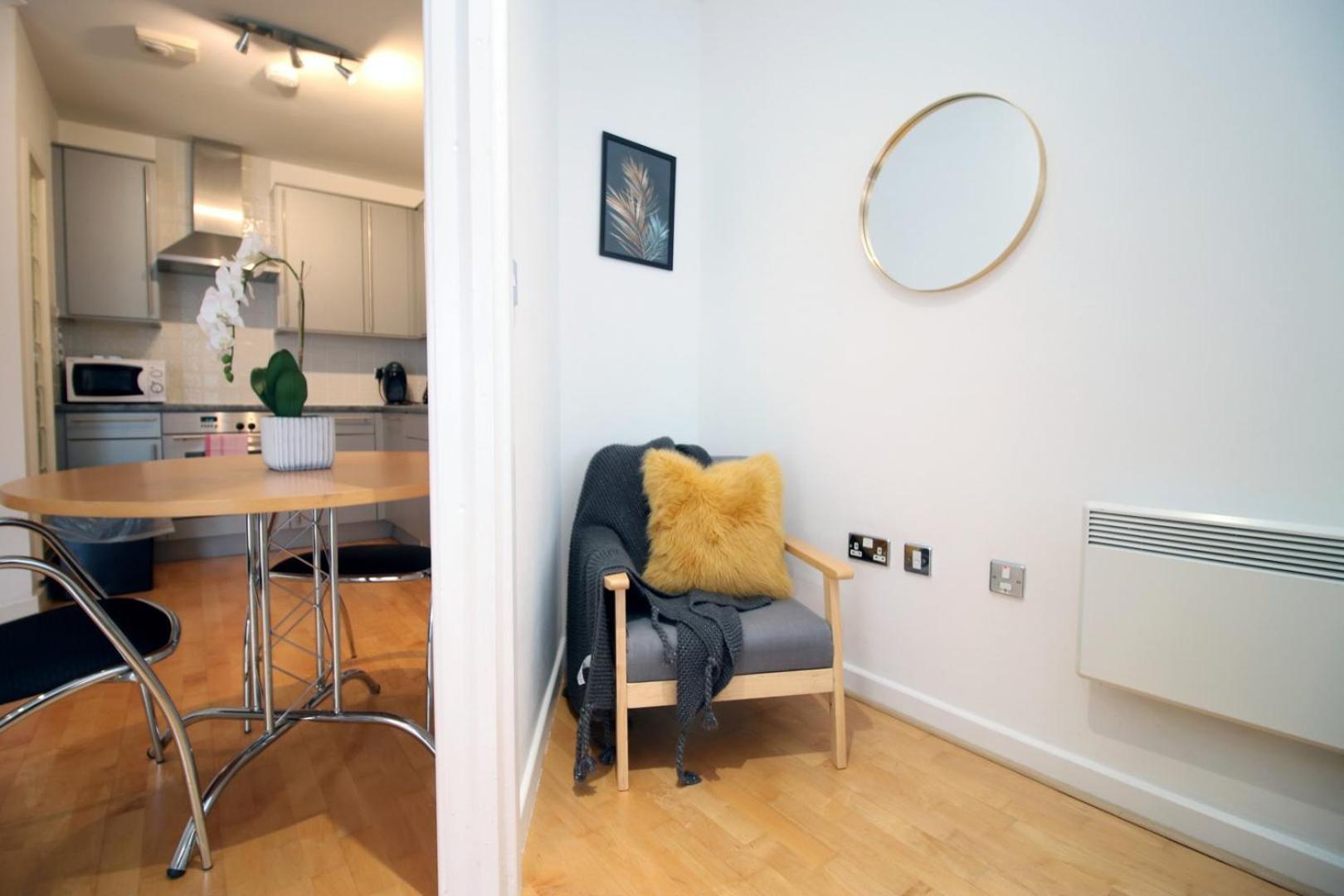 Centrally Located Spacious 2Br | Cohost Partners Cardiff Luaran gambar
