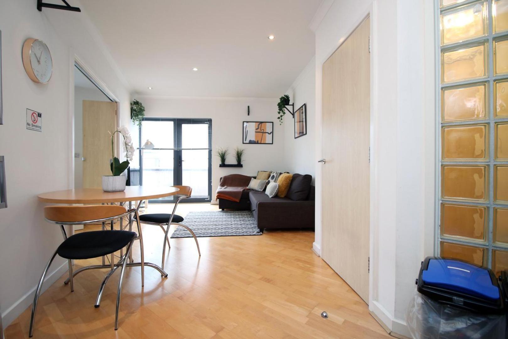 Centrally Located Spacious 2Br | Cohost Partners Cardiff Luaran gambar