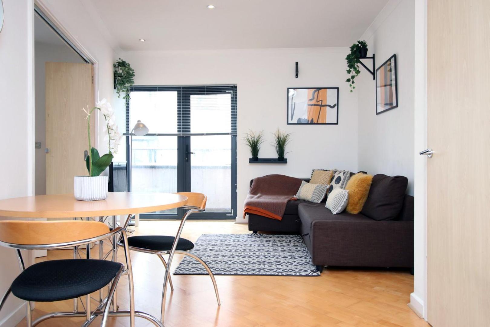 Centrally Located Spacious 2Br | Cohost Partners Cardiff Luaran gambar