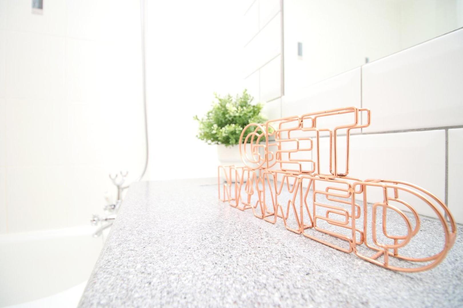 Centrally Located Spacious 2Br | Cohost Partners Cardiff Luaran gambar