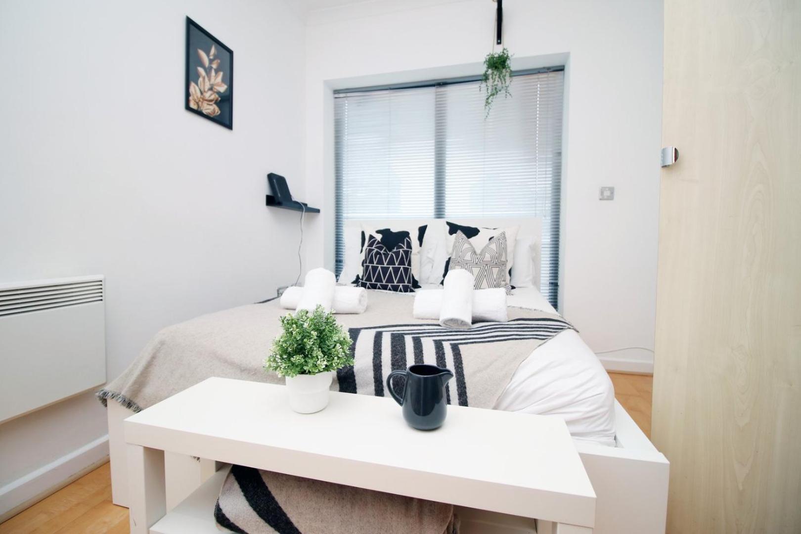 Centrally Located Spacious 2Br | Cohost Partners Cardiff Luaran gambar