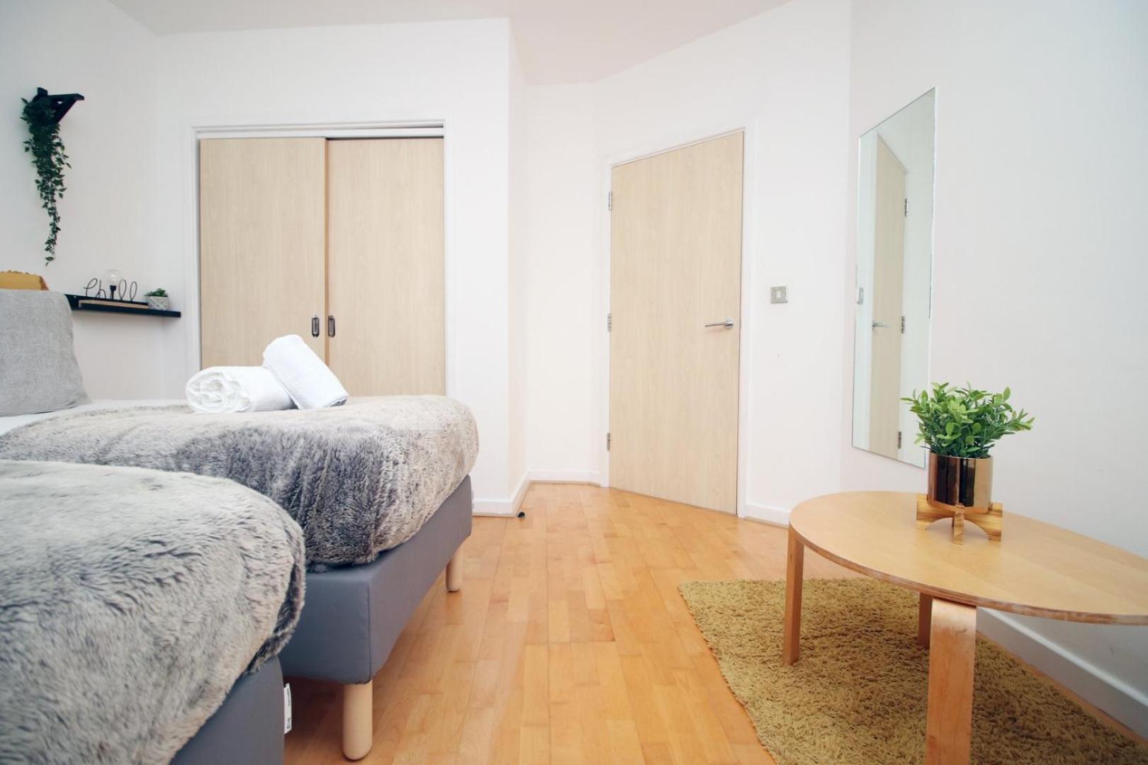 Centrally Located Spacious 2Br | Cohost Partners Cardiff Luaran gambar